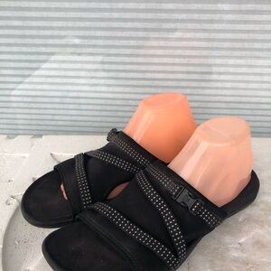 Merrell J90548 Women’s Black White with Studded Straps Sandals Size 11